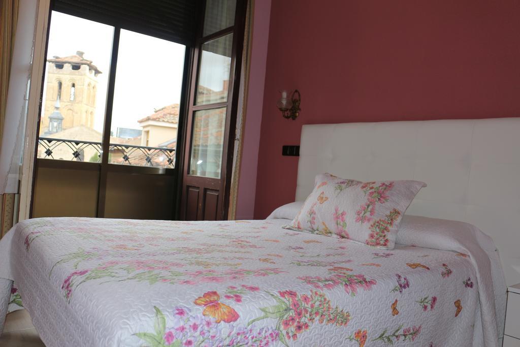 Guest house Don Jaime I Y Ii Segovia