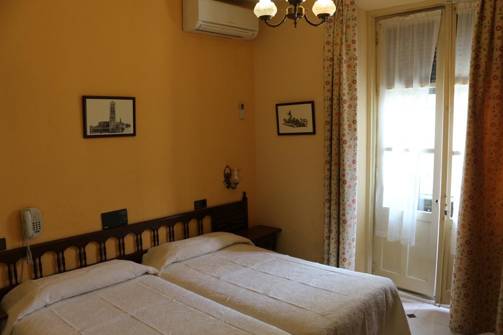 Don Jaime I Y Ii Guest house Segovia